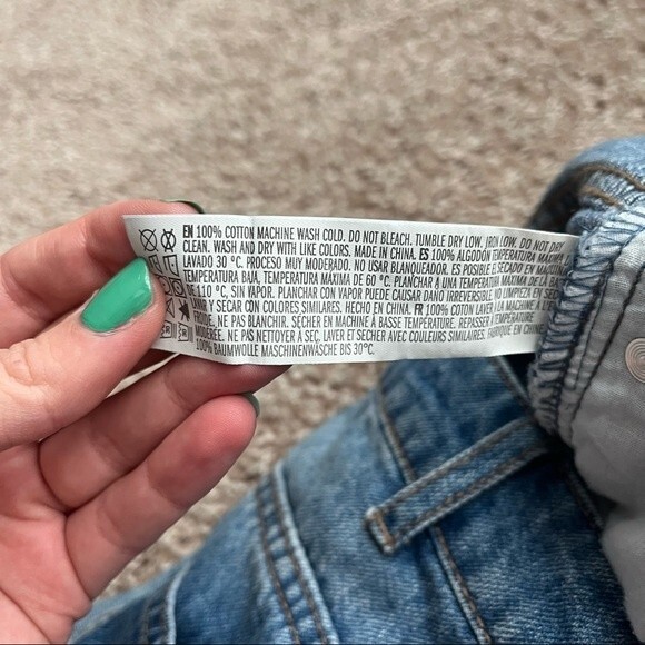 Forever 21 Destroyed Mom Jeans - Picture 5 of 7